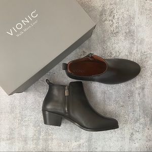 Vionic Black Leather Ankle Boots Sz 9 WIDE